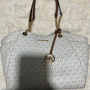 Micheal kors purse and wallet